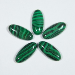 Кабошон, малахит (иск.) овал, 8*18*3,5мм. Кабошон, малахит (иск.) овал, 8*18*3,5мм.