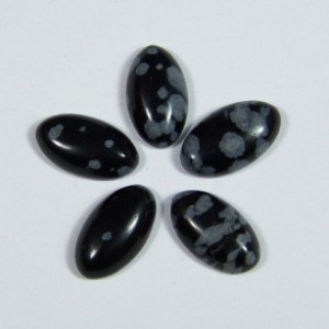 Кабошон из снежного обсидиана овал, 8*14*4мм.