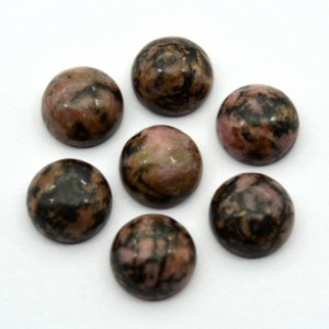 Кабошон из родонита круг, 10*10*5мм.