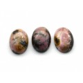 Кабошон из родонита овал, 10*14*5мм. Кабошон из родонита овал, 10*14*5мм.