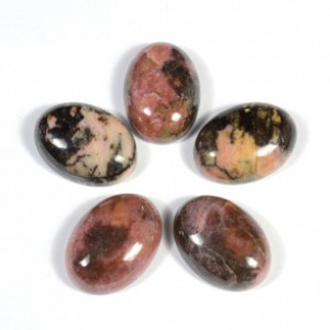 Кабошон из родонита овал, 13*18*6мм