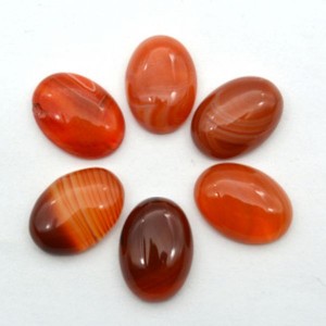 Сердолик ПОЛОСАТЫЙ непрозрачный, кабошон овал 18х13мм