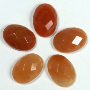 Кабошон из сердолика граненый, 13*18*6мм. Кабошон из сердолика граненый, 13*18*6мм.