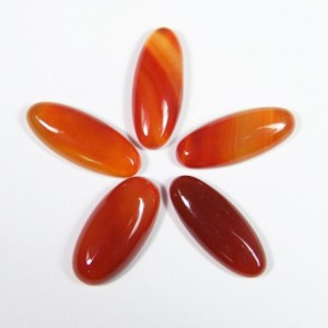 Кабошон из сердолика овал, 10*25*5мм.