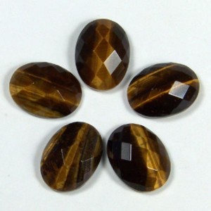 Кабошон из тигрового глаза граненый, 12*16*5,5мм. Кабошон из тигрового глаза граненый, 12*16*5,5мм.