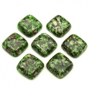 Кабошон из цоизита квадрат,  20*20*8мм