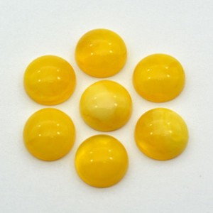 Кабошон из янтаря искусственного 12*12*5мм, молочный