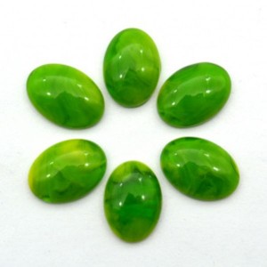 Кабошон из янтаря искусственного 13*17*5мм, зеленый "буранит" Кабошон из янтаря искусственного 13*17*5мм, зеленый "буранит"