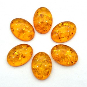 Кабошон из янтаря искусственного 13*17*5мм, коньячный