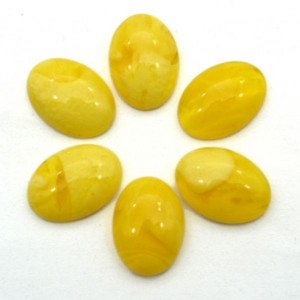 Кабошон из янтаря искусственного 13*17*5мм, медовый Кабошон из янтаря искусственного 13*17*5мм, медовый