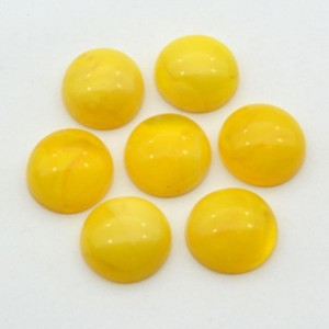 Кабошон из янтаря искусственного 15*15*6мм, молочный