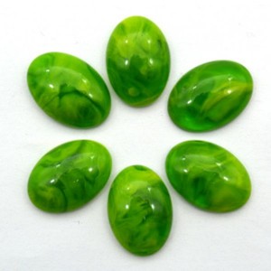 Кабошон из янтаря искусственного 15*20*6мм, зеленый "буранит" Кабошон из янтаря искусственного 15*20*6мм, зеленый "буранит"