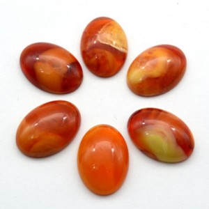 Кабошон из янтаря искусственного 18*25*6мм, молочно-коньячный