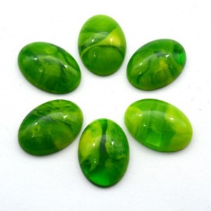 Кабошон из янтаря искусственного 18*25*7мм, зеленый "буранит"