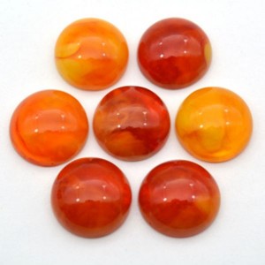 Кабошон из янтаря искусственного 20*20*8мм, молочно-коньячный