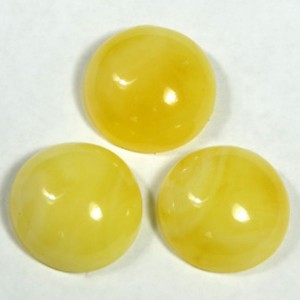 Кабошон из янтаря искусственного 20мм, молочный