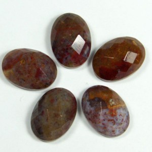 Кабошон из яшмы  граненый, 13*18*6мм.