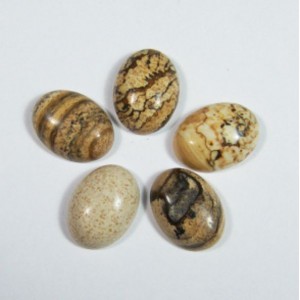 Кабошон из яшмы песочной овал, 12*16*5мм.