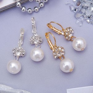 Серьги с жемчугом "Грация" цветы с бусиной, цвет МИКС Серьги с жемчугом "Грация" цветы с бусиной, цвет МИКС