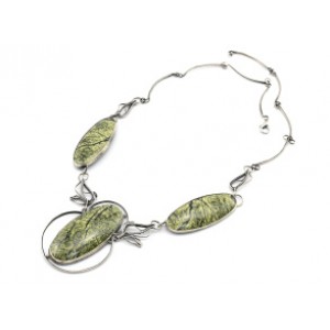 Колье змеевик, 64см. Колье змеевик, 64см.