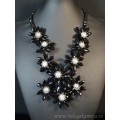 Колье из циркона 10 цветков цвет черный , 50см