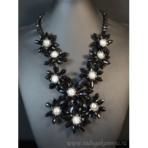 Колье из циркона 10 цветков цвет черный , 50см