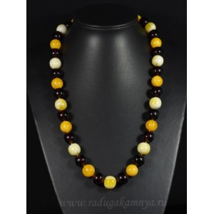 Бусы из янтаря мятый шарик 14-15мм медово-молочный, вишня, 63см