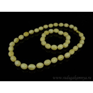 Набор из янтаря бусы и браслет овал 12*15мм молочный, 50см.