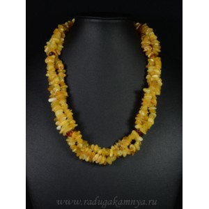 Колье из янтаря 3 нити крошка с галтовкой молочно-медовый, 52см.