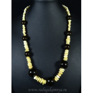 Колье из янтаря крошка с мятым шариком 13мм, 20мм молочный, кофейный, 54см Колье из янтаря крошка с мятым шариком 13мм, 20мм молочный, кофейный, 54см