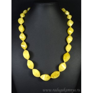 Колье из янтаря рис витой с гранями 7*16мм-15*25мм молочный, 57см