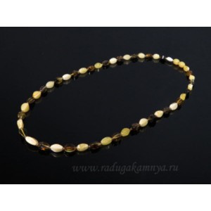 Колье из янтаря рис с гранями молочный, зеленый, 50см