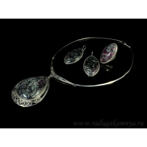 Колье, Кольцо и серьги эвдиалит,  47см длина 19см