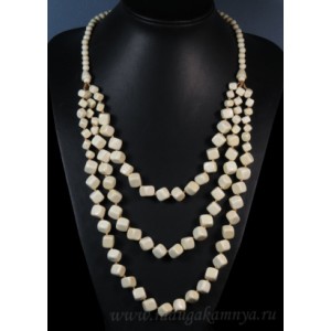 Украшения из дерева Колье 3 нити, кубик 10мм, 53см Украшения из дерева Колье 3 нити, кубик 10мм, 53см