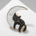 Значок "Кот" на Луне, цвет чёрно-белый, цвет золотистый