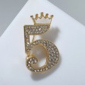Брошь "Пятёрка" с короной, цвет белый, цвет золотистый Брошь "Пятёрка" с короной, цвет белый, цвет золотистый