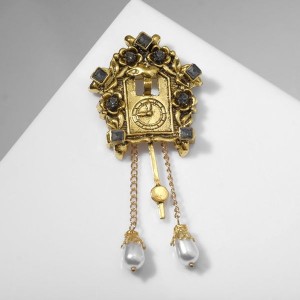Брошь "Часы" старинные, цвет белый, цвет золотистый