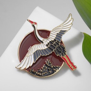 Брошь "Журавль" парящий над морем, цветная , цвет золотистый