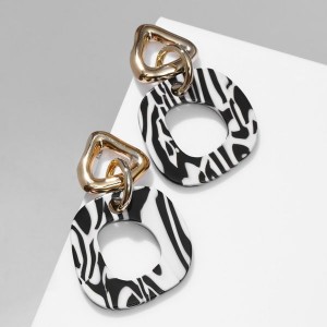 Серьги акрил "Зебра" цепи, цвет серо-чёрный, цвет золотистый