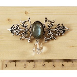 Брошь из лабрадорита (яркий эффект) "вензель", основа 70х2.4мм, овал 18х13мм, подвеска горный хрусталь