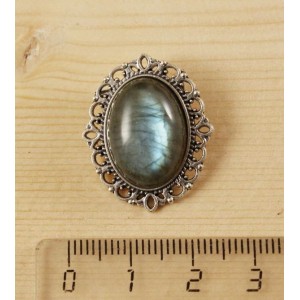 Брошь из лабрадорита (яркий эффект) "4 лилии" овал 18х13мм