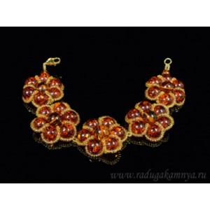 Браслет с янтарем и бисером "5 цветочков" коньячный, 22см.