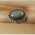 Кольцо с лабрадоритом (яркий эффект), овал 18х13мм, литая оправа, безразмерное