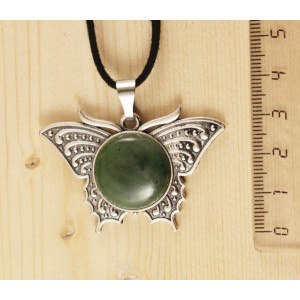 Кулон с нефритом "бабочка", круг 20мм