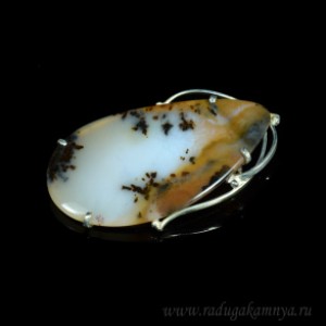 Брошь из агата мохового в посеребрении 57*33мм.