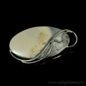 Брошь из агата мохового, 64*35мм