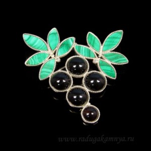 Брошь из малахита и агата " Лоза " 52*54мм.