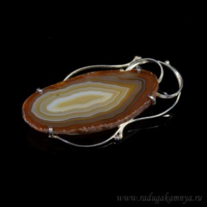 Брошь с агатом в посеребрении 67*35мм.