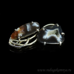 Брошь с жеодами агата бразильского " Веточка " в посеребрении 48*24мм.