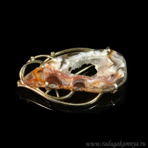 Брошь с жеодами агата бразильского 52*29мм. Брошь с жеодами агата бразильского 52*29мм.